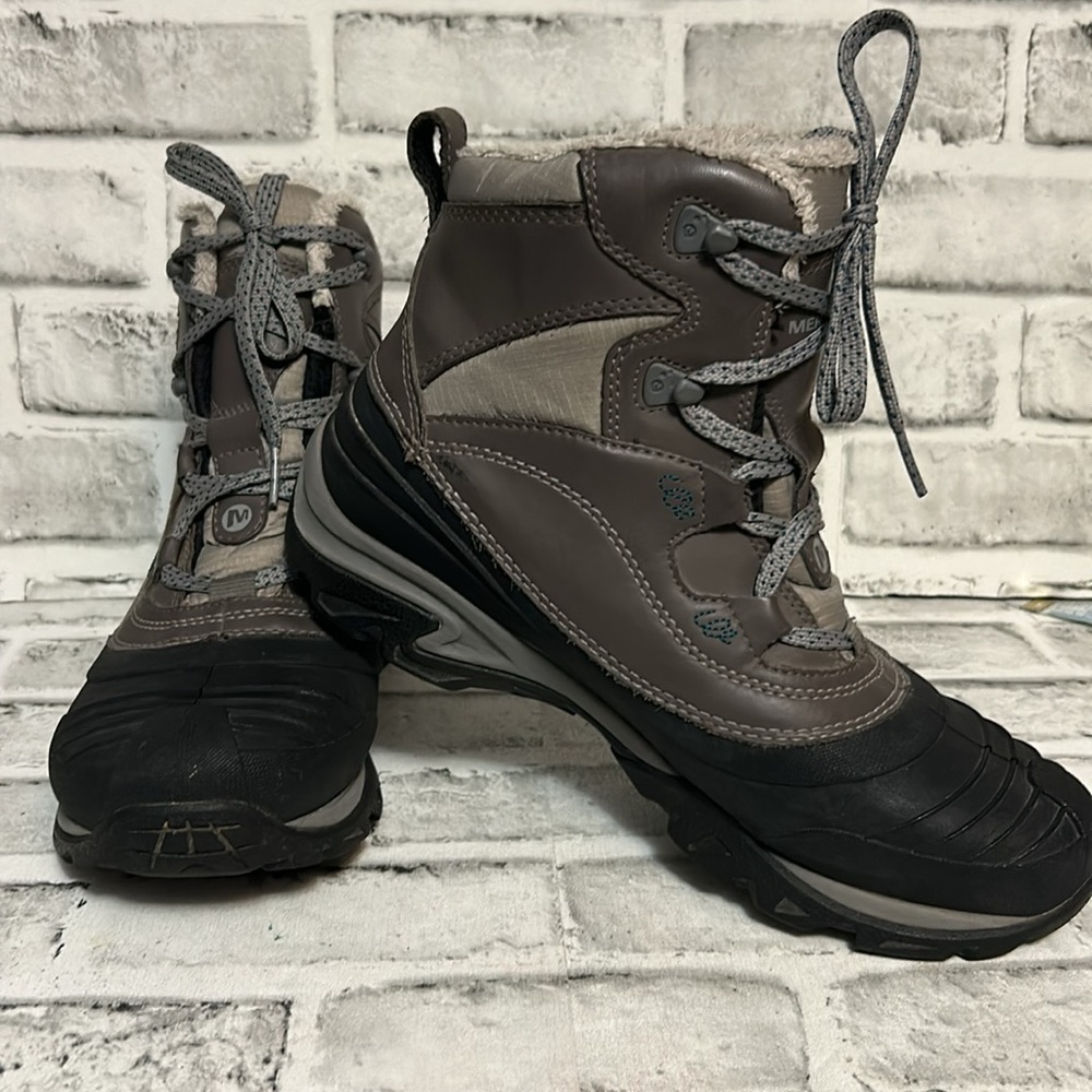 Merrell Snowbound Mid Gray Leather Faux Fur
Waterproof Snow Boots US 8.5